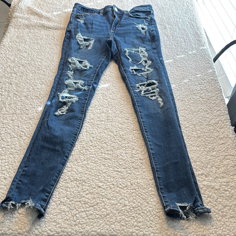 American Eagle Distressed Super High Rise Jegging